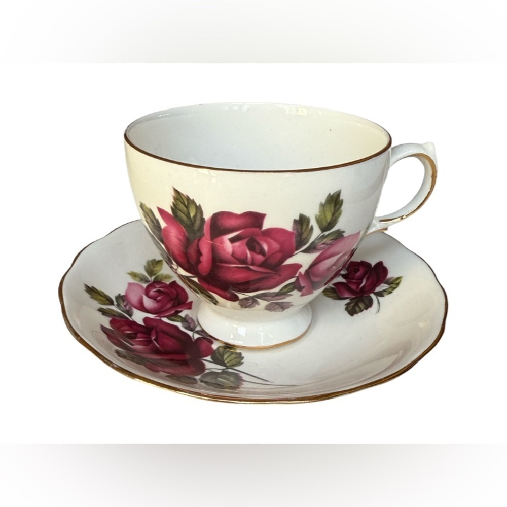 QUEEN ANNE  BONE CHINA ENGLAND TEA CUP AND SAUCER WHITE WITH  RED AND PINK ROSES